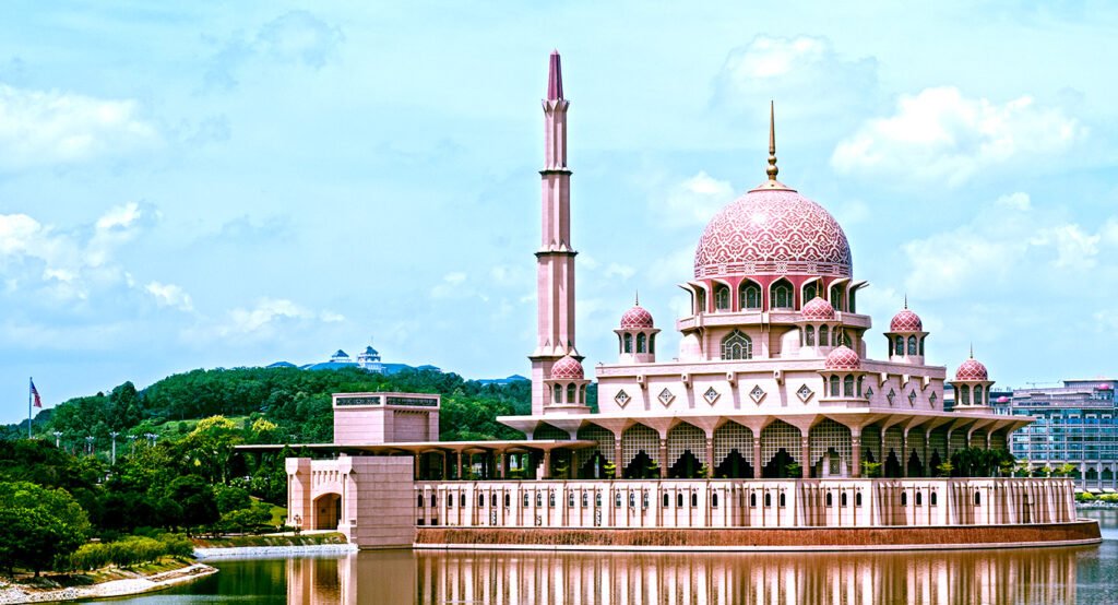 putra mosque putrajaya kuala lumpur malaysia
